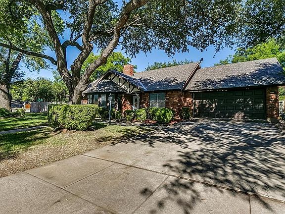 3rd image of 1900 Elmhurst Dr
