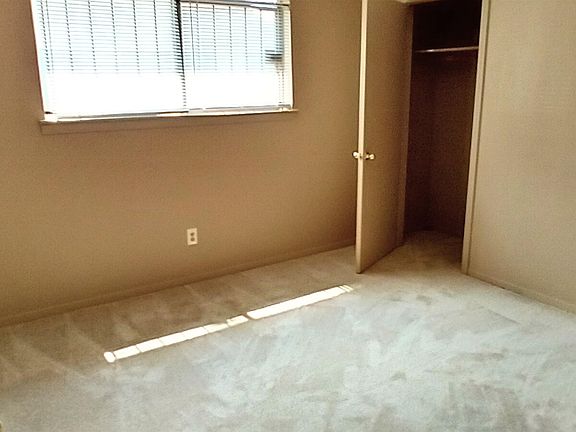 3rd image of 3191 Ashwood St