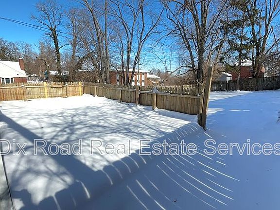 3rd image of 344 W Parkwood Dr