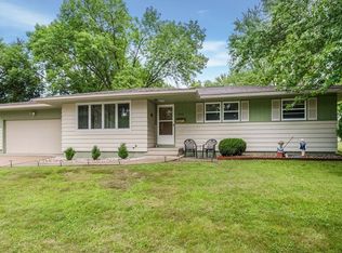 2042 Brookland Dr NE, Cedar Rapids, IA 52402