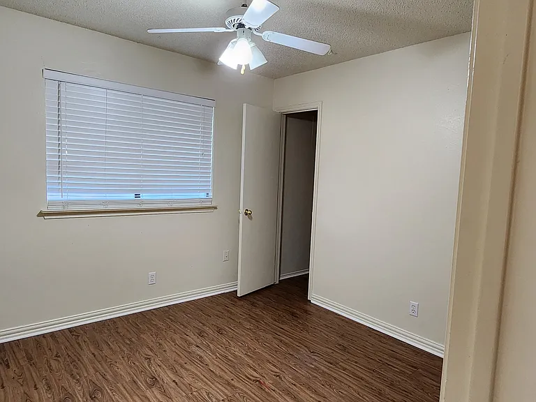 2204 Turf Club Dr — Photo 15