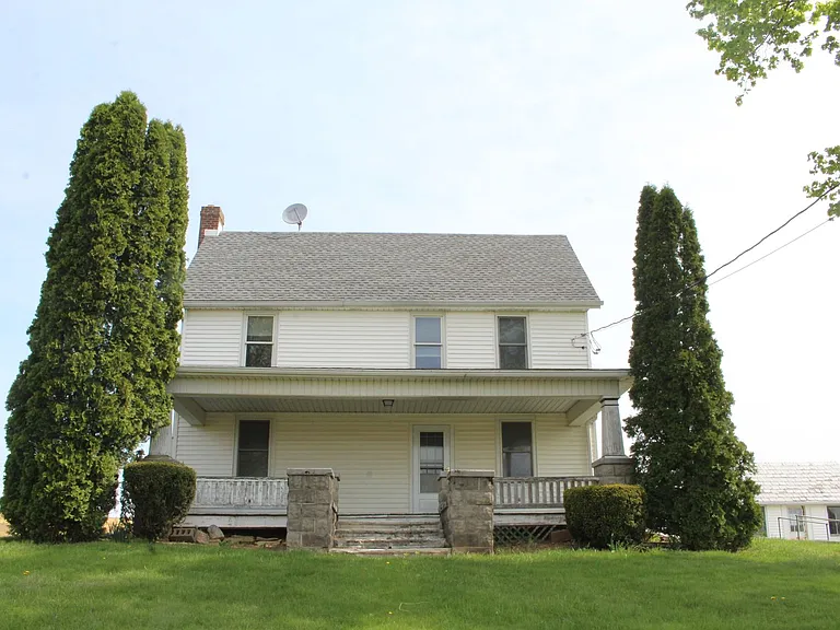 16093 Mellinger Ln — Photo 1