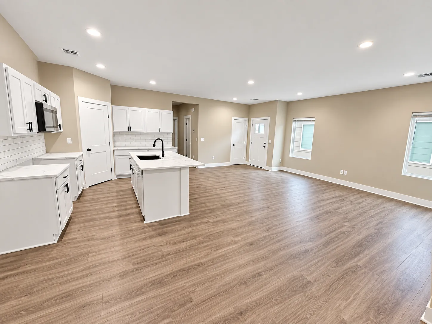 3 bed, 1200 sqft, $1,425 — Photo 2