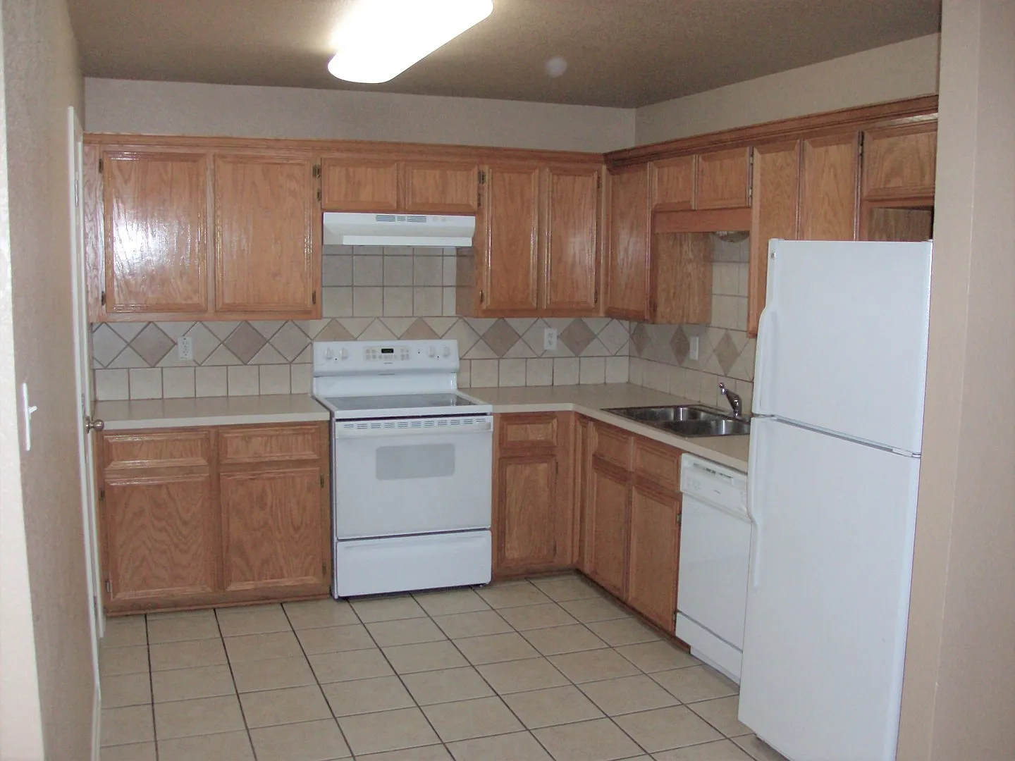 3 Bedroom / 2 Bath Duplex Near Clear Creek — Photo 4