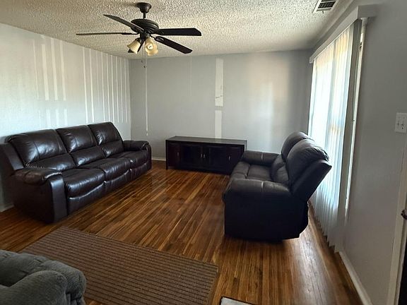3rd image of 1608 W Alameda St