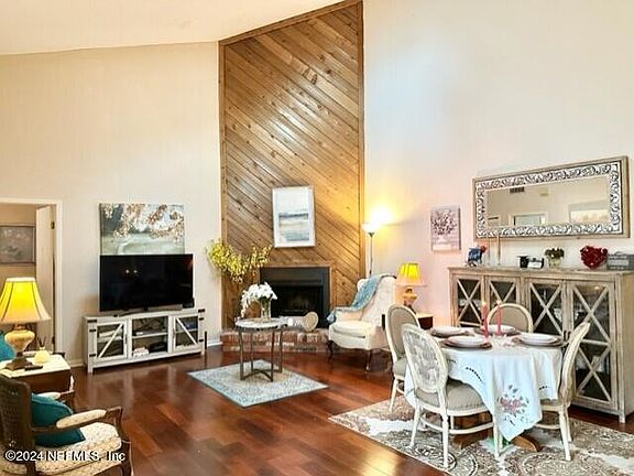4th image of 205 LORING Court