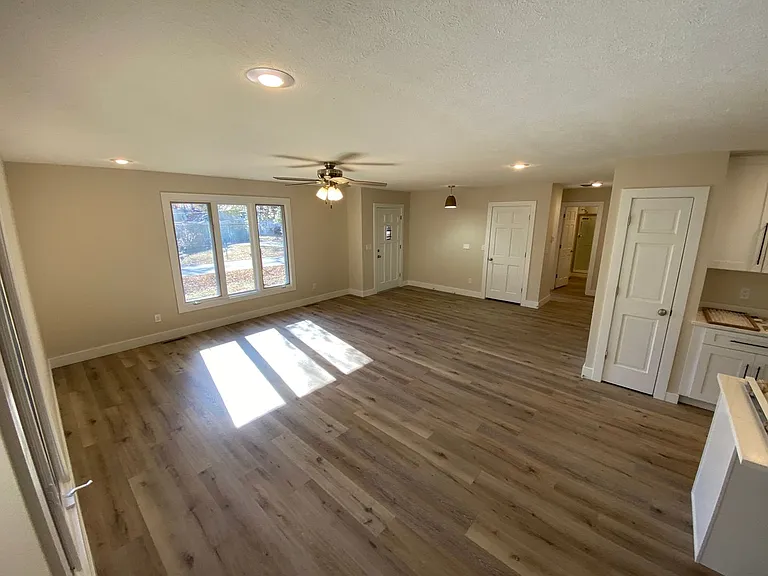3700 E Cherry St — Photo 5