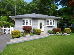 46 Forrest Ave, Shirley, NY 11967