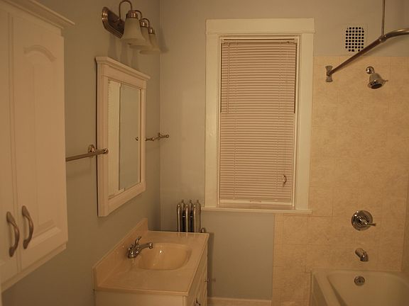 4th image of 1249 W Granville Ave #2W