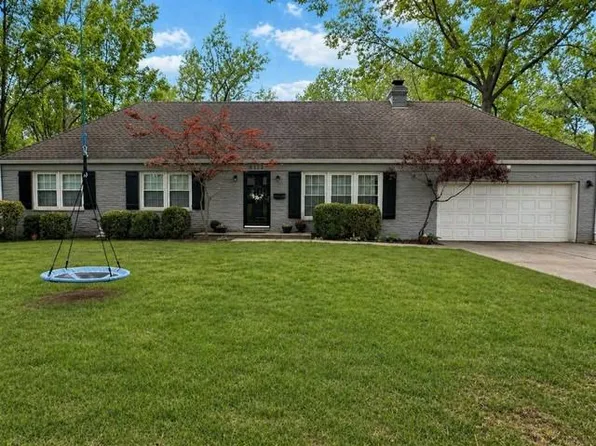 8332 Overbrook Rd, Leawood, KS 66206