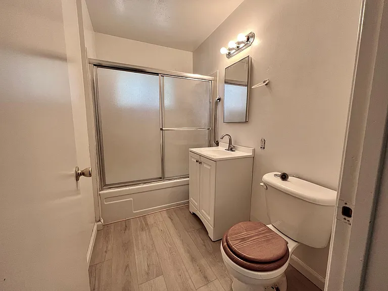 1160 Bonanza Ave #1 — Photo 9