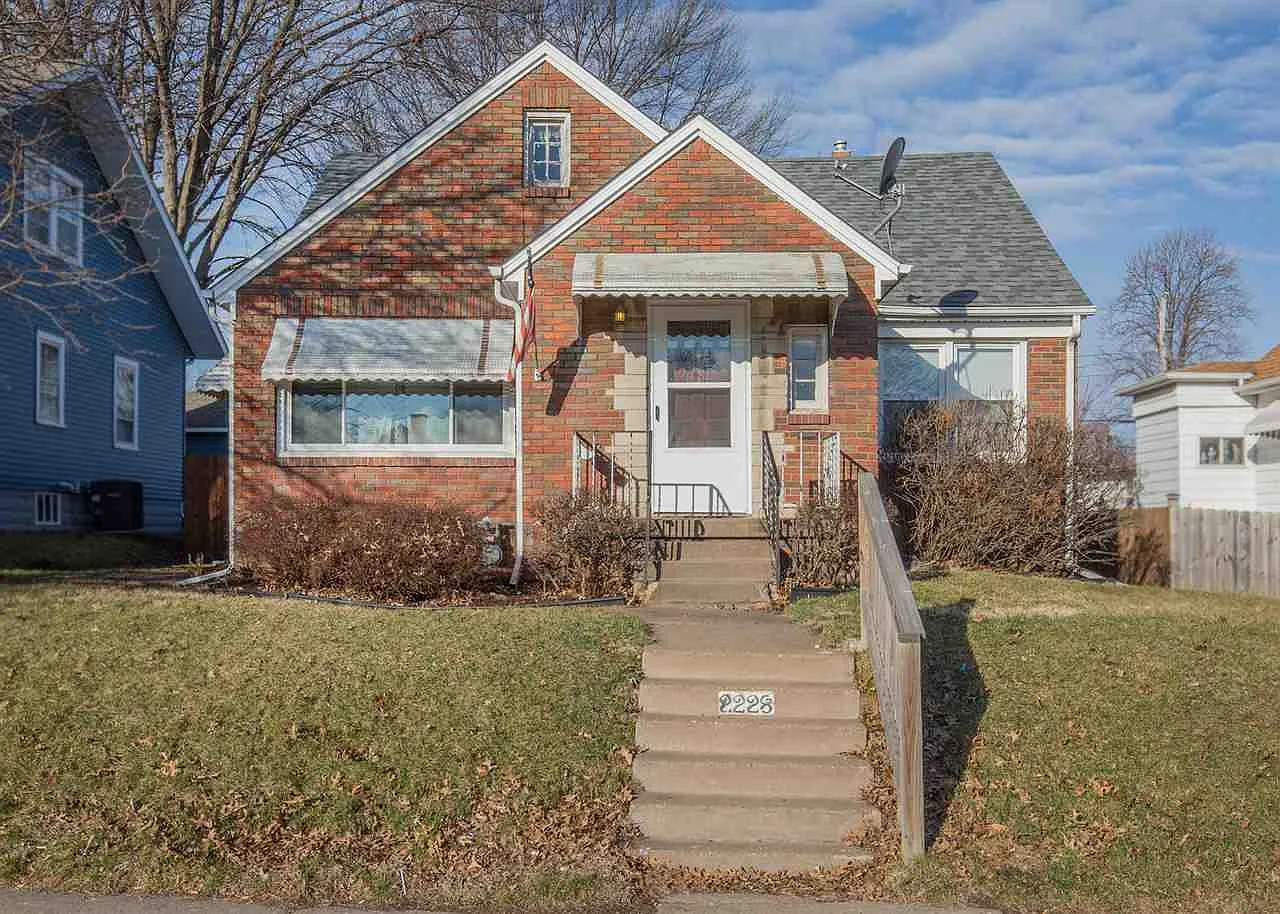 2228 N Division St photo 1