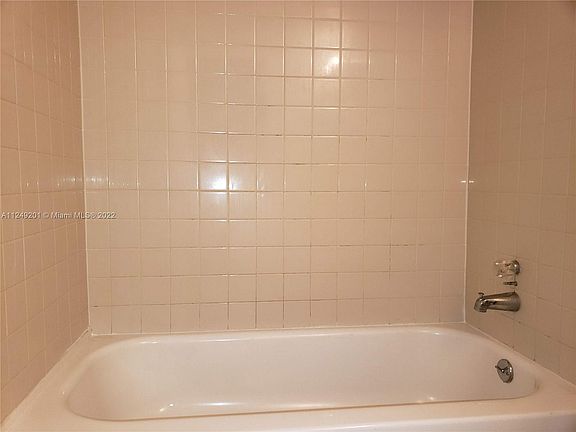 5th image of 715 NE 2nd Ave APT 104