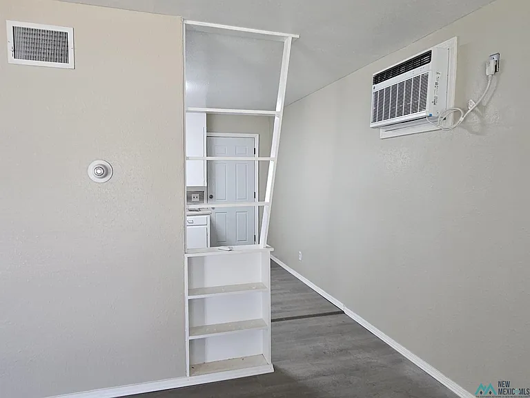 105 E Plaza Dr — Photo 7