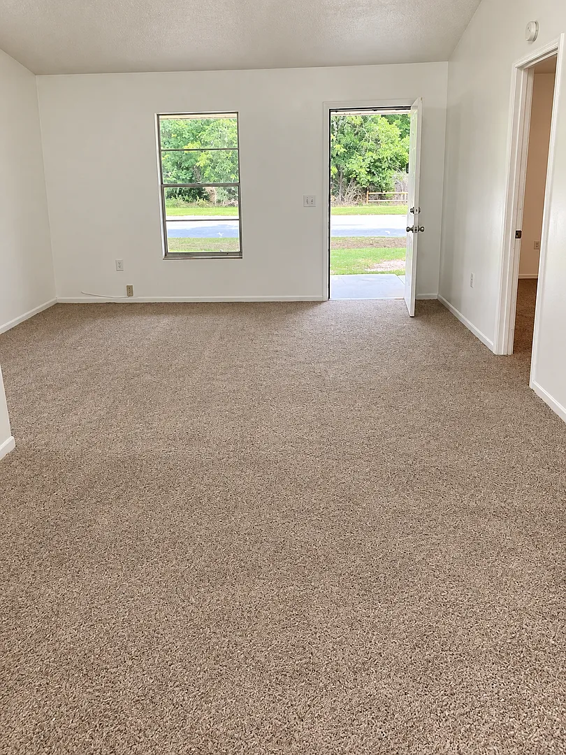 1st Month Free Rent 3 Bed 2 Bath Home | Pet Friendly | Washer Dryer Hook Ups | Section 8 Welcome — Photo 3