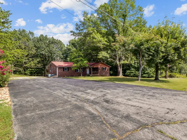 483 Powers Blvd, Waverly, TN 37185