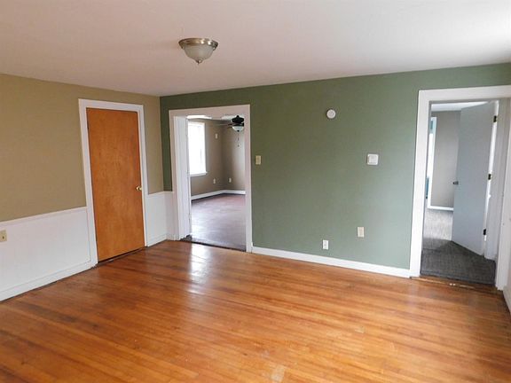 4th image of 13520 N Calumet Ave