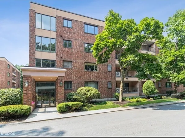 9 Ledgewood Way APT 31, Peabody, MA 01960