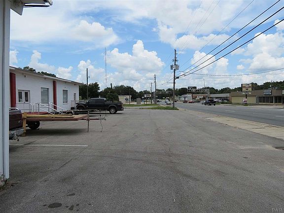 3rd image of 3615 N Pace Blvd