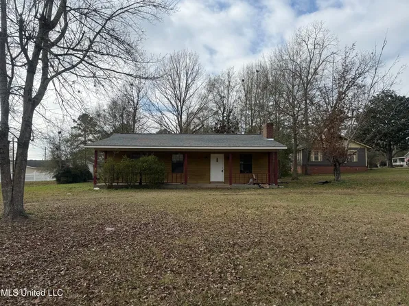 1129 W 6th St, Prentiss, MS 39474