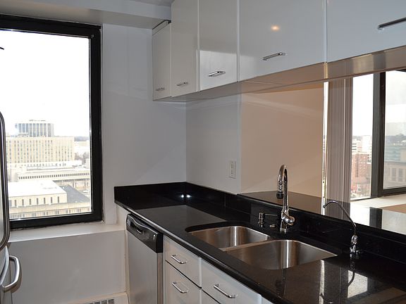 4th image of 4 Martine Ave APT 1506