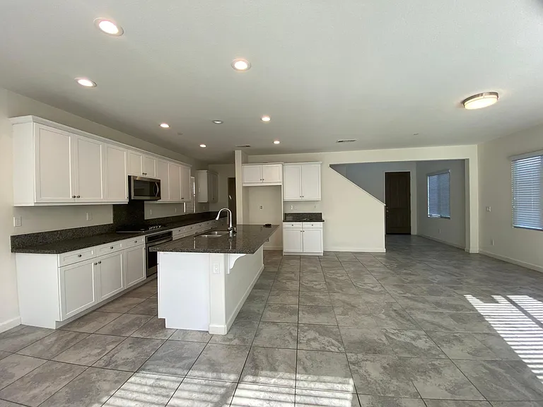 15745 Moonflower Ave — Photo 5