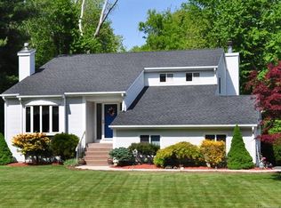 67 Village Ln, Windsor, CT 06095