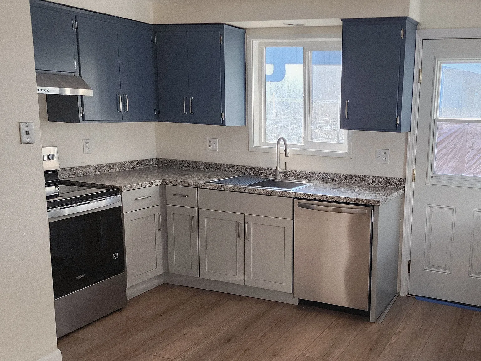 2 bed, 786 sqft, $1,790 — Photo 2