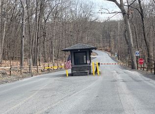 131 Chickadee Ln #693, Bushkill, PA 18324