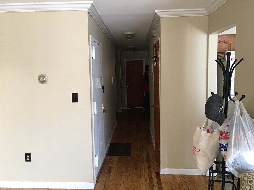 2nd image of 2711 Gifford Ave #2