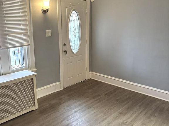 4th image of 533 Robbins St
