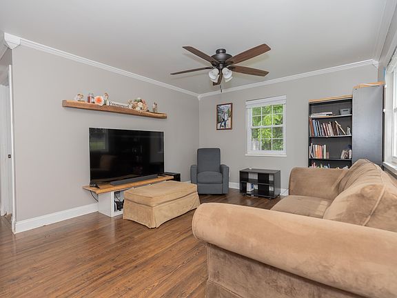 2nd image of 10000 Lockwood Ln