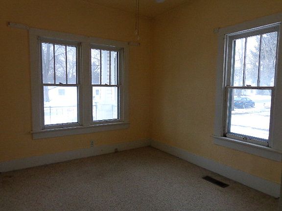 4th image of 188 Benton Pl