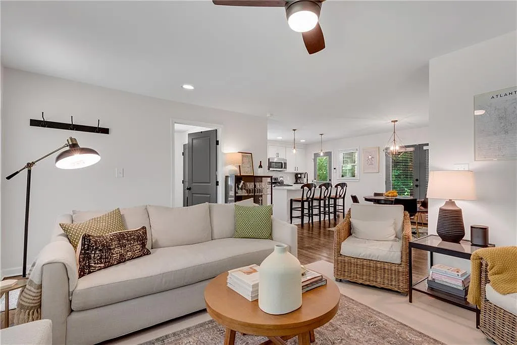 3 bed, 2.0 bath, 1200 sqft, $3,000 — Photo 4