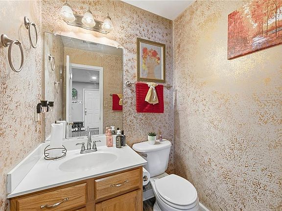 5th image of 125 Langston Ct
