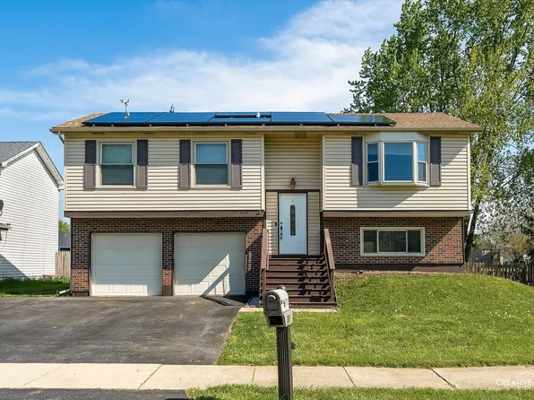 3125 Winchester Ct E, Aurora, IL 60504