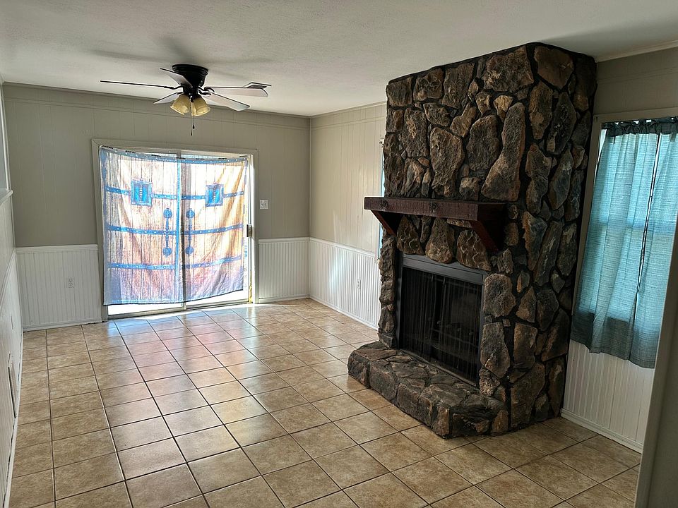 2nd image of 1002 S Evans Rd