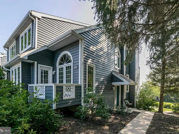 311 Whistling Swan Ln, Downingtown, PA 19335