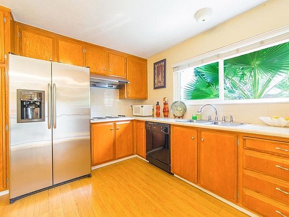 4th image of 2670 Bon Bon Dr