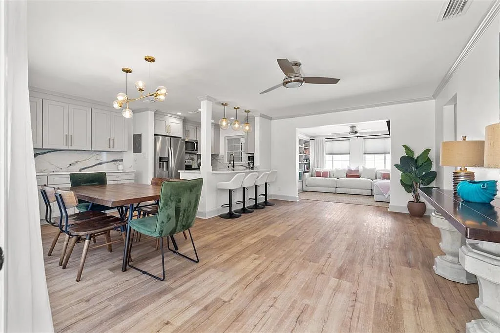 2 bed, 1.0 bath, 1200 sqft, $3,200 — Photo 2
