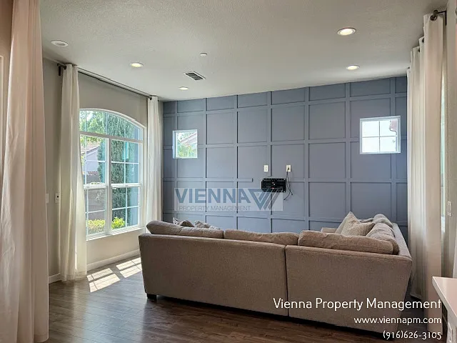 3 bed, 2.5 bath, 1477 sqft, $2,695 — Photo 4
