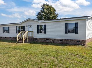 204 Country Pointe Dr, Pikeville, NC 27863
