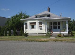 118 1st St, Sumas, WA 98295