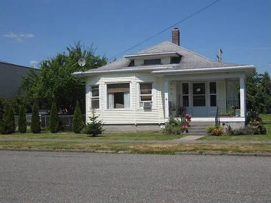 118 1st St photo 1