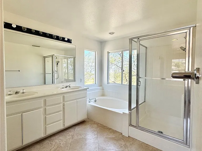309 Lydia Ln — Photo 15