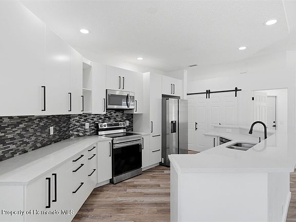 5th image of 15273 Burbank Dr
