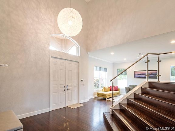 2nd image of 991 Waterside Cir
