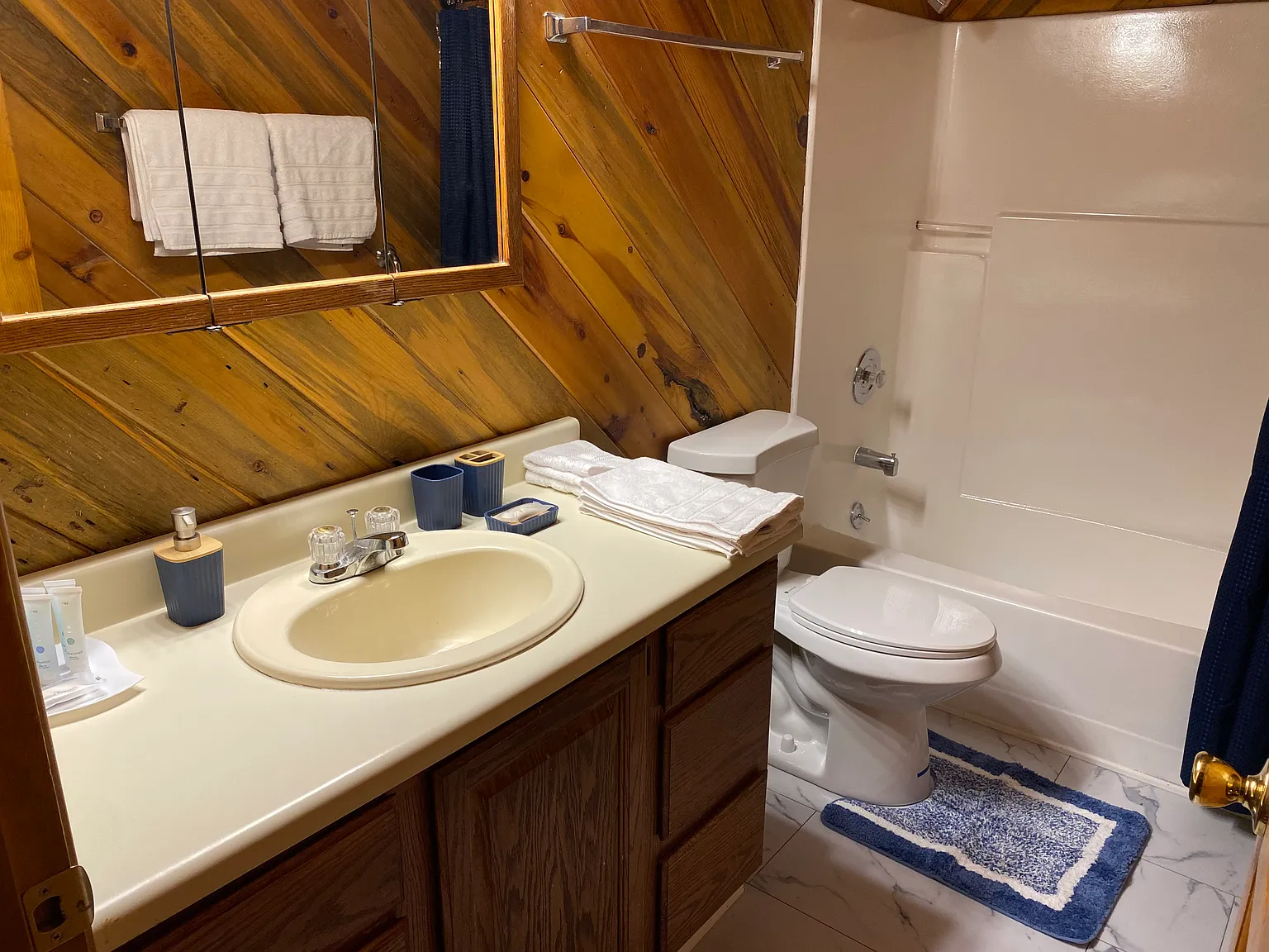 4 bed, 2200 sqft, $2,000 — Photo 4