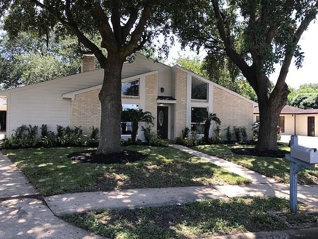 1st image of 1722 S Park Side Dr