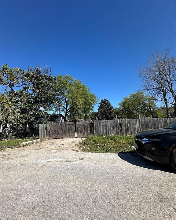 2nd image of 5607 Hilary St